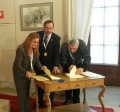 Luis Cáceres, presidente del Consejo Andaluz, en el momento de la firma Luis Cáceres, presidente del Consejo Andaluz, en el momento de la firma