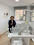 La presidenta del Colegio de Jaén, Francisca Perálvarez Aguilera, presentando el desfibrilador La presidenta del Colegio de Jaén, Francisca Perálvarez Aguilera, presentando el desfibrilador